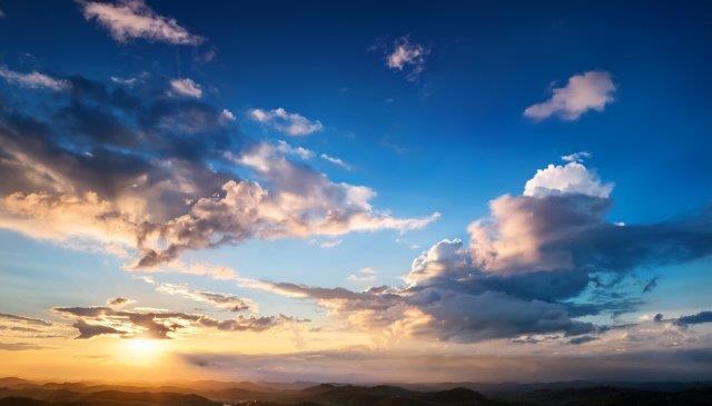 壮大な夕焼け空の写真